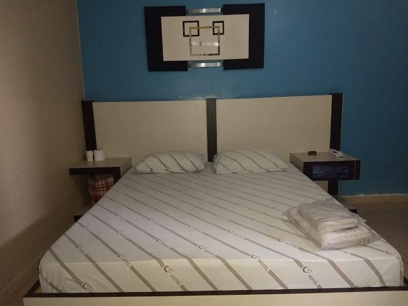 Hotel Flex In 奥萨斯库 外观 照片